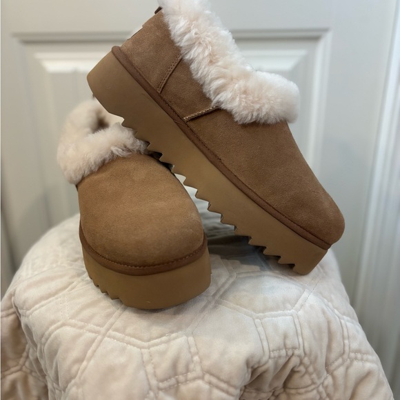 UGG Platform Slippers Sz 11 Women - Picture 1 of 10